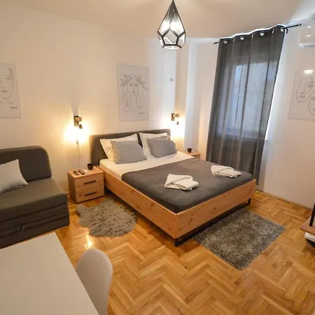 41 Apartment *